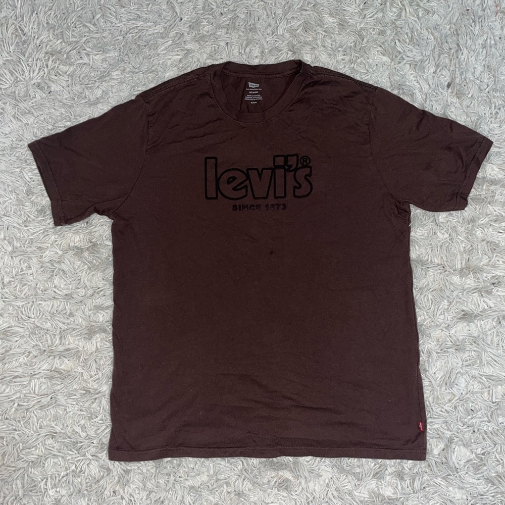 Levi’s relaxed brown t-shirt size M.